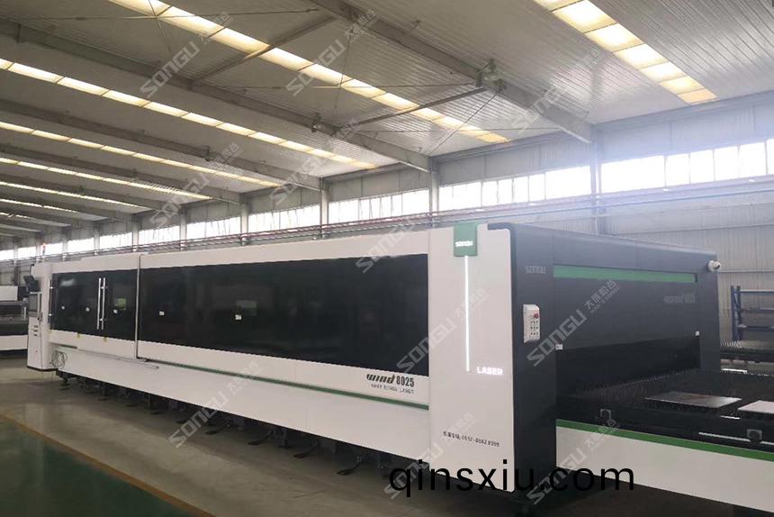 廣東光纖激光切割(ge)機側麵圖 Mach 光纖激光(guang)切割機係列